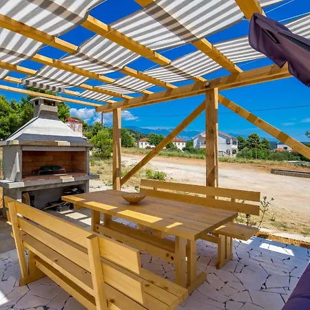 Apartment Amazing In Barbat na Rabu