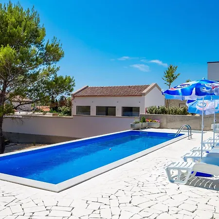 Amazing In Apartment Barbat na Rabu